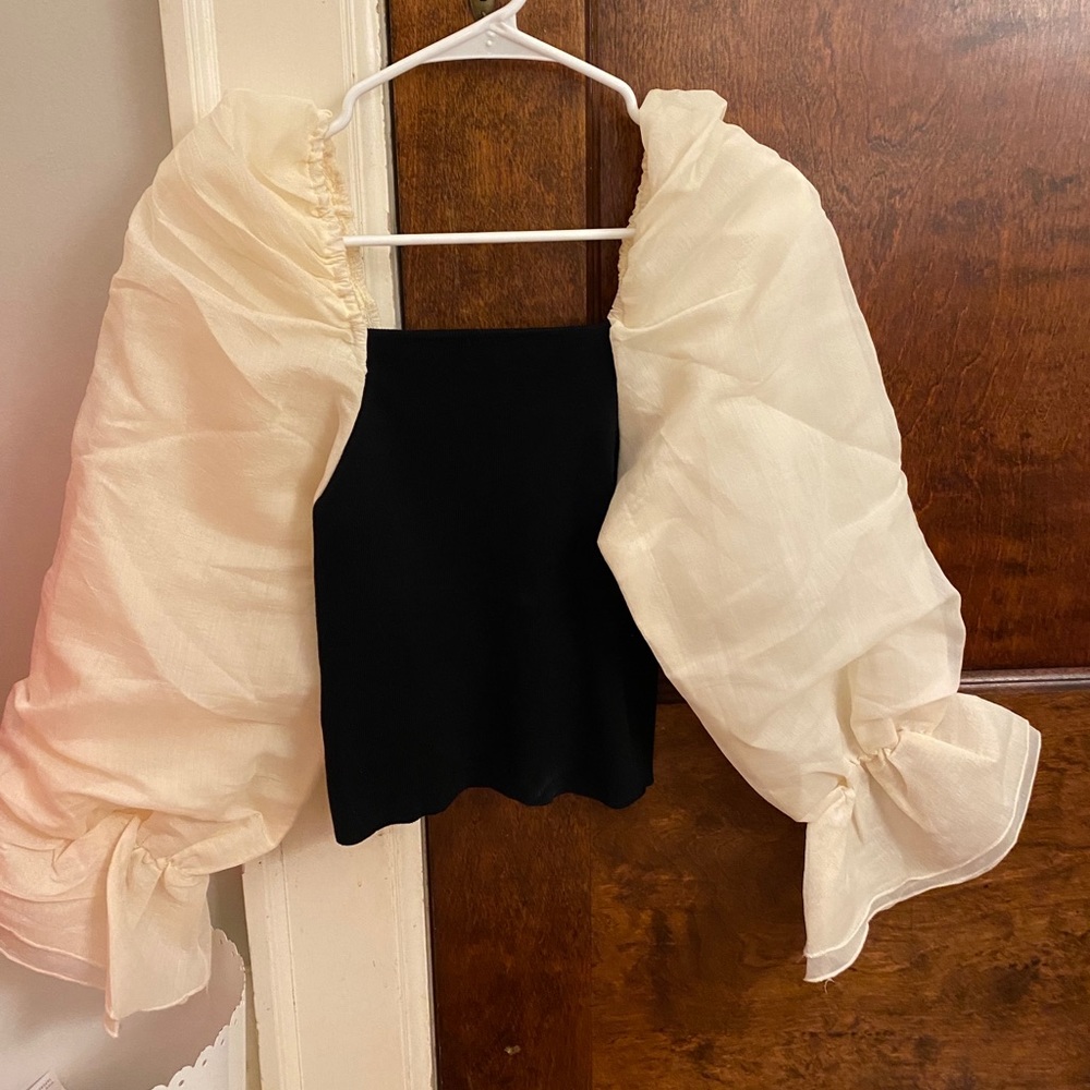 Vestique puff sleeves top